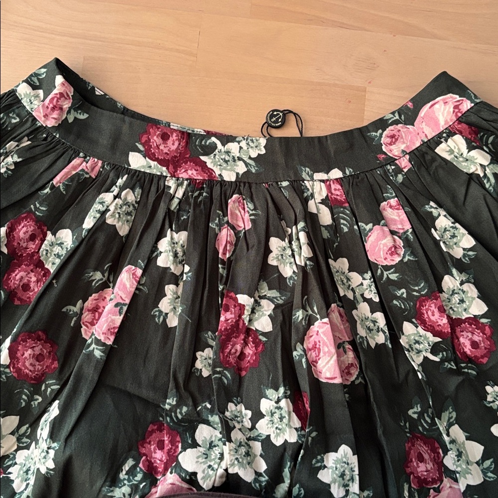 NWT Collectif Size UK 12/ US 8 Swing Skirt Green with Floral Pattern - Picture 8 of 10